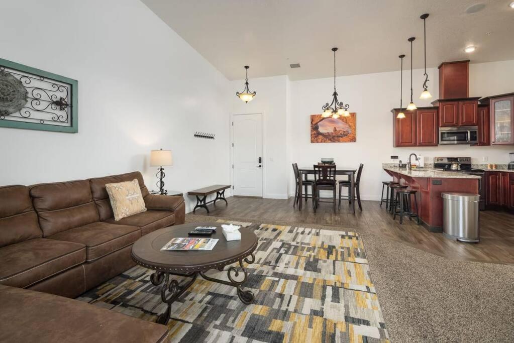 Luxury Downtown Rental - La Dolce Vita Villa #3 Moab Exterior photo